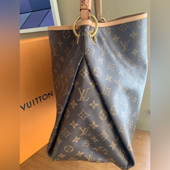 Louis Vuitton Artsy GM Bag - Picture 5 of 13